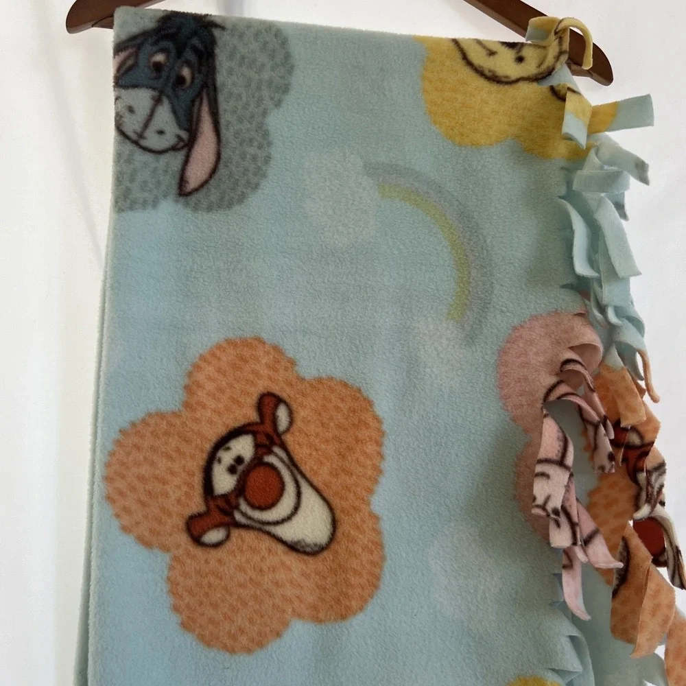 Winnie The Pooh & Friends Flower Badge Fleece Blanket Fringe Soft Kids Rainbow‎